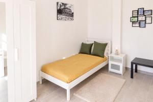 Large Family Apartment - 4 Bedrooms with free parking near San Paolo Metro & University by RHR