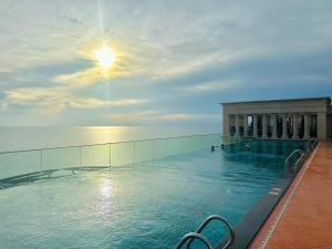 Signature Apartments by Sunset Host - Free Pool, Gym & Ocean - Fireworks view
