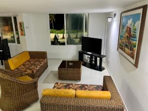 Apartamentos frente al mar Limsor Beach