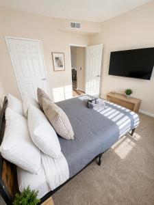 Marina Boardwalk Breeze 1BA & 2BA - Short Trip To Venice Beach