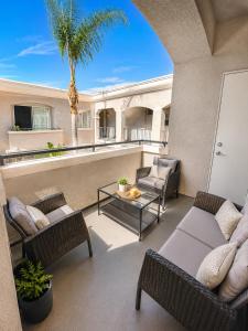 Marina Boardwalk Breeze 1BA & 2BA - Short Trip To Venice Beach