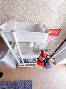 Near the station, 6-minute walk, entire first floor available, high-speed Wi-Fi, convenient for sightseeing and shopping, direct access to Tokyo Tower, the Imperial Palace, and Tokyo Dome