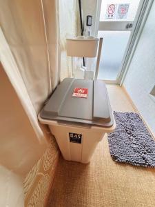 Near the station, 6-minute walk, entire first floor available, high-speed Wi-Fi, convenient for sightseeing and shopping, direct access to Tokyo Tower, the Imperial Palace, and Tokyo Dome