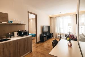 May Seven Hotel and Suites