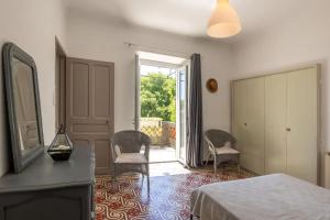 Maison charmante à Orgnac-lAven avec piscine partagée.