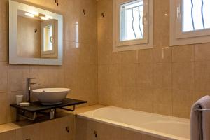 Vol - au - Vent - Cheerful 5-bedroom villa with pool