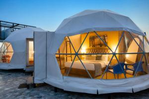 SnowGLAMPS, Pet-Friendly Dome Cottges by Alaya Stays