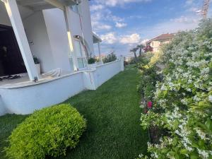 A detached house with a garden on Cunda Island