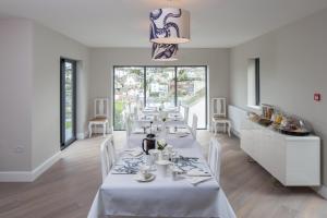 Deluxe Double Room with Balcony and Sea View room in Driftwood B&B