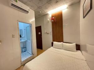 ÔNG NĂM HOTEL - Trung Tâm Bến Ninh Kiều