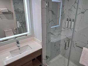 Comfort Hotel Vancouver Airport