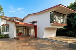 Pura Vida Villa by VEO, StayVista - 3BHK with Garden & Private Pool