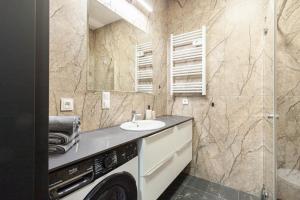 Apartly Bulwar 107 I Balcony & Riverside