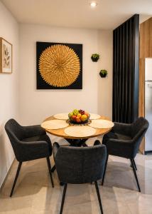 Grey Gold apartment 80m from the beach