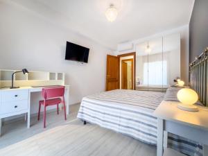 Modern 3 Bedroom Flat with Private Parking and AirConditioning
