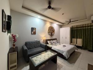 Luxora - Stay in Style