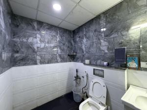 Luxora - Stay in Style