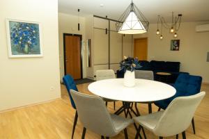 Aqua apartments