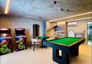 Flat 50m da praia com Piscina, academia, Até 3 pessoas