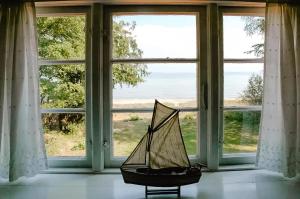 Sea View And Private Beach In First Row