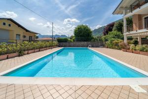 The A-LINE Lake COMO view apt B with pool & garage