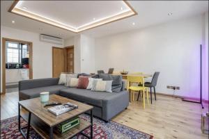 2-Bedroom Apartment - Sleeps 7 - Oxford St - 3 Bathrooms & AC
