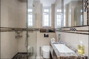 2-Bedroom Apartment - Sleeps 7 - Oxford St - 3 Bathrooms & AC