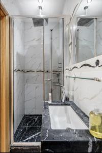 2-Bedroom Apartment - Sleeps 7 - Oxford St - 3 Bathrooms & AC