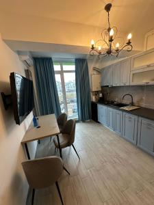 SunSet Waves Apartment - Beach Pool & Spa Resort langa plaja