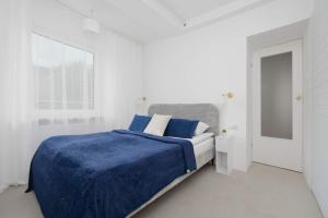 Comfortable House with a Terrace and 3 Bedrooms by Noclegi Renters