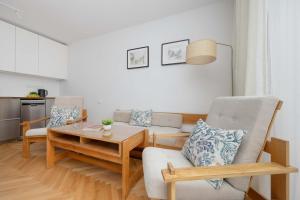 Comfortable House with a Terrace and 3 Bedrooms by Noclegi Renters