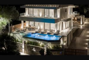 Elegant Zakynthos Villa Steps from the Sea