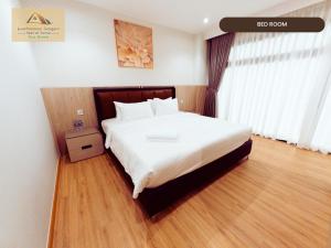 Rare 5BR Grand Home Pool & Gym Near SECC and D1