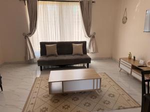 Ethans Place - Elegant 2 Bedroom Apartment with Solar Power