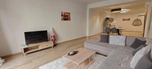 Elegant 2BR apartment, Kallithea, MH