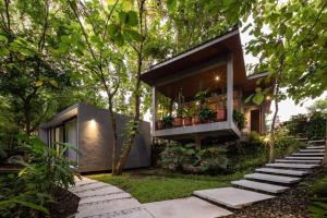 Guru Giri Forest Cabin 2BR 8 Pax with Breakfast