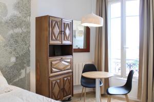 Cozy Studio with Unobstructed Views Near Paris