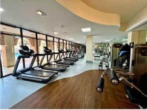 Free housekeeping visits during your stay - StayShort - Restful 1-Bedroom Apartment at Al Andalus in Jumeirah Golf Estates