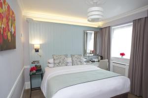 Single Room room in Hayes Hotel