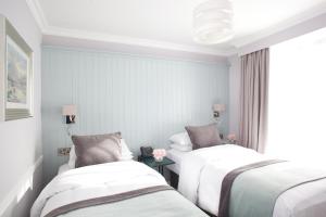 Twin Room room in Hayes Hotel