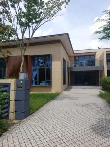 The Fringe Luxe Villa at Forestcity