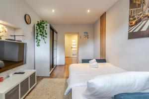 Chorzów Charming Apartment by BookingHost