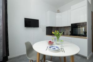 Emilii Plater Cozy Studio by BookingHost