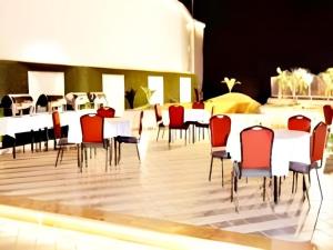 Mumbai Metro - The Executive Hotel