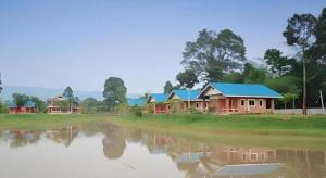 I Din Lake View Resort
