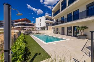 Luxury apartment LaRiv I with pool
