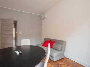Xenia - 2 rooms apt in Via Privata Sacconi 5 A