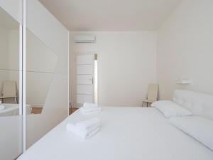 Xenia - 2 rooms apt in Via Privata Sacconi 5 B