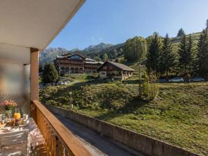 Appartement 2** pour 6, Sud, proche pistes et commerces - FR-1-304-82