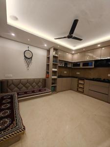 Luxury Mountain View Cozy Retreat W Living Space